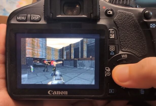 Doom został uruchomiony na&nbsp;aparacie fotograficznym. 16-letni Canon 550D dołącza do&nbsp;sprzętów podbitych przez&nbsp;grę id&nbsp;Software