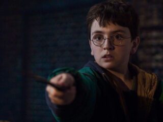 Nowy zwiastun serialowego „Harry’ego Pottera”! Ceremonia przydziału, Quidditch i&nbsp;lekcja eliksirów
