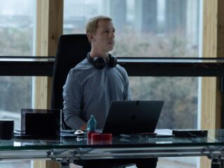 „The Social Reckoning” mówi, jak Meta i&nbsp;Zuckerberg zarabiają na&nbsp;hejcie i&nbsp;polaryzacji w&nbsp;sieci [RECENZJA]